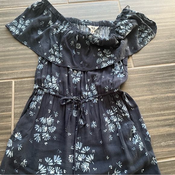 JACK by BBDakota Navy with blue floral off shoulder jumpsuit size small - Picture 5 of 9